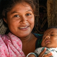 El Ocotal Mother at the Food Distribution Center