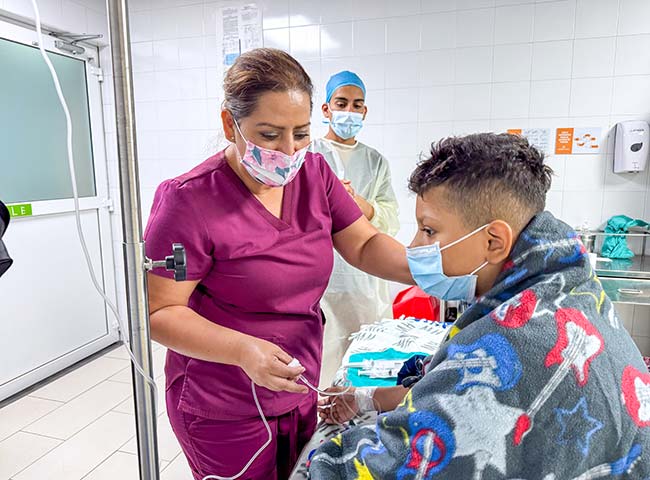 A nurse is caring fo a patient.