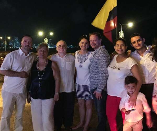 astrd-with-family-in-colombia