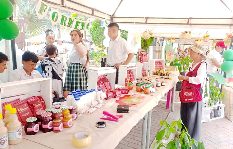 Young entrepreneurs in Colombia show their products at a fair